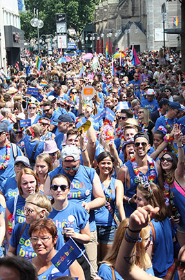 AXA-Partycrowd AXA-Partycrowd