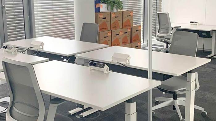 Arbeitsplatz nach Umzug Arbeitsplatz nach Umzug